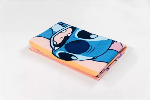 Disney Lilo és Stitch, A csillagkutya Sweet Surprise fürdőlepedő, strand törölköző 70x140cm (Fast Dry)