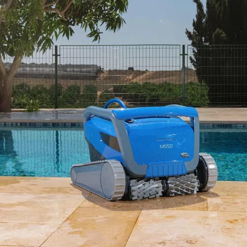 Medencetisztító robot, Dolphin M550, teljes medencetisztítás (padló, fal és vízvonal tisztítás), MyDolphin Plus applikáció vezérlés, Dual Drive navigáció, többrétegű szűrőrendszer, 19 m³/h szívóteljesítmény