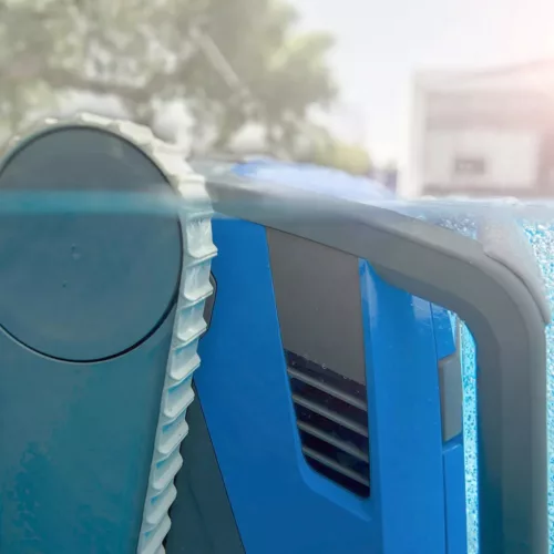 Medencetisztító robot, Dolphin M600 (2026), teljes medencetisztítás (padló, fal és vízvonal tisztítás), CleverClean és PowerStream navigáció, kábelcsavarodás-gátló, Wi-Fi és applikáció vezérlés, Caddy tartozékkal
