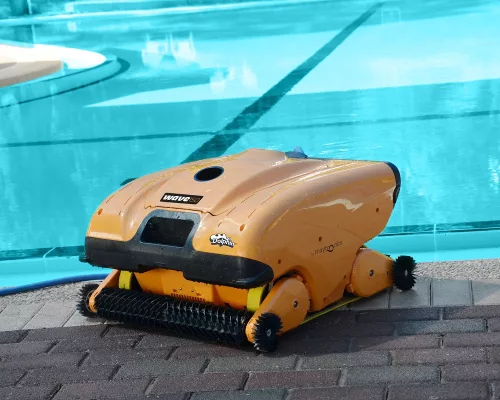 Medencetisztító robot, Dolphin Wave 150, padlótisztítás, MMI vezérlés, finom és ultrafinom szűrőrendszer, 4/5/6 órás ciklusidő, nagy teljesítményű közületi kivitel, Caddy tartozék