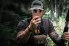 Tactical Magforce Beaver iPhone 17e / iPhone 16e prémium szilikon tok kameravédő peremmel, világosbarna