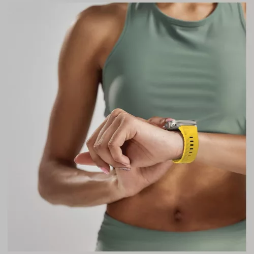 Uniq Fluo Apple Watch 40/41/42/44/45/46/49mm mágneses szíj, sárga