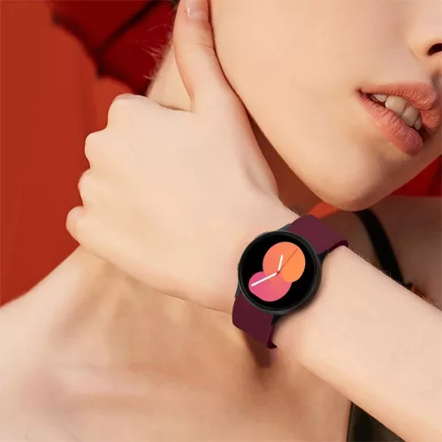 Samsung Galaxy Watch 4 / 5 / 5 Pro / 6 / 7 / FE (40 / 44 / 45mm) / Watch 4 Classic / 6 Classic (42 / 43 / 46mm), szilikon pótszíj, állítható, TP IconBand, fehér